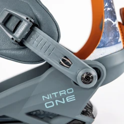 NITRO SNBD/ L1 OUTERWEAR Nitro One Snowboard Binding 2023 17 NITRO SNBD/ L1 OUTERWEAR Nitro One Snowboard Binding 2023 -Wells Outlet 836483 004 One Nice View Detail 5 1334x2000 9084e19f e9a9 4b3d a96e 0981f15ad680